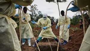 Petugas Medis Menangani Wabah Ebola di Congo 2019